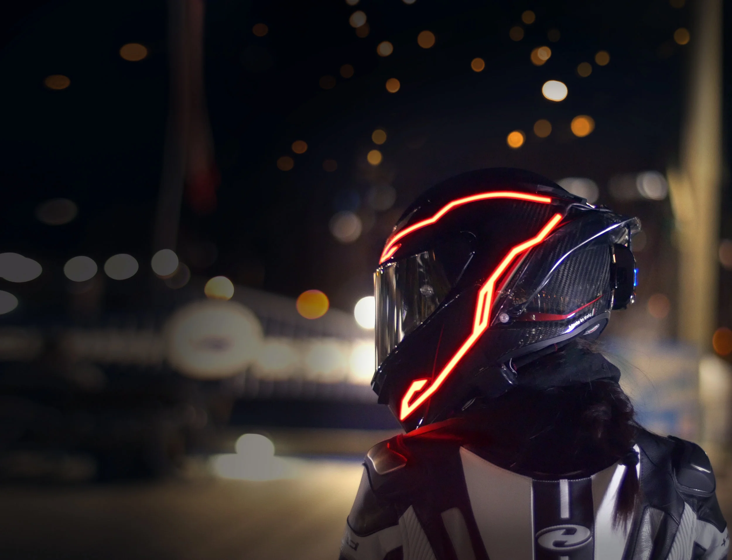 Luces en casco. Legal Forocoches